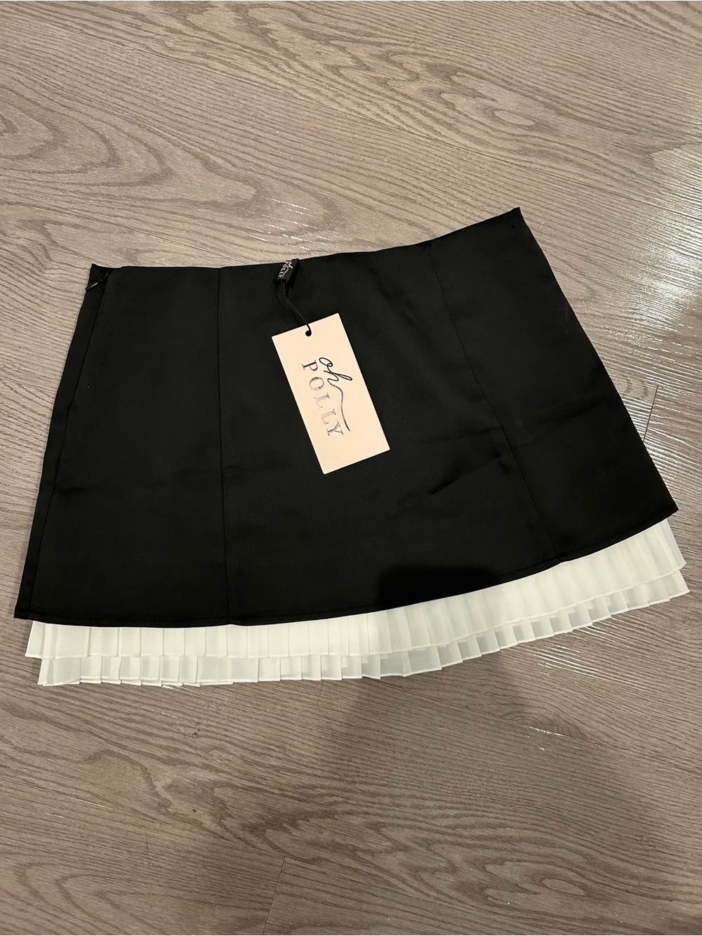 NWT rare Oh Polly Black Mini Skirt with Ivory Pleated Hem size U.S. 4 - Picture 4 of 5